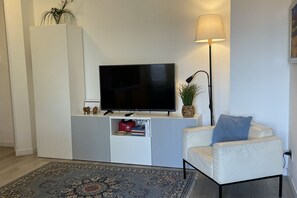 TV, books - Bilo Malpensa 2 with fast wifi (CARDANO AL CAMPO)
