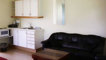 Cottage, 1 Bedroom | Private kitchen