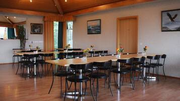 Bữa sáng kiểu Âu hàng ngày (3 ISK/mỗi người)