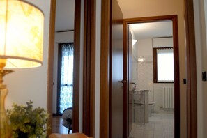 Interior - BNBOOK-METROPOLITAN EXPO FLAT 2 (RHO)