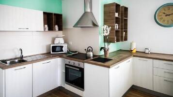 Mikrowelle, Ofen, Herdplatte, Geschirrspüler