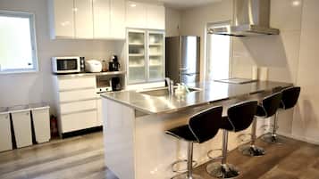 Apartemen, 5 kamar tidur | Dapur pribadi | Lemari es, microwave, kompor, dan ketel listrik