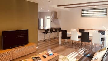 Apartemen, 5 kamar tidur | Area keluarga | TV