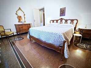 Apartment, 2 Bedrooms | Iron/ironing board, free WiFi, bed sheets - Comoda Centrale Casa Ravasco (Genoa)