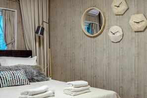 1 bedroom, desk, iron/ironing board, WiFi