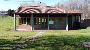 Terrace/patio - Camping la Font Pissotte (Saint-Pardoux-la-Riviere)