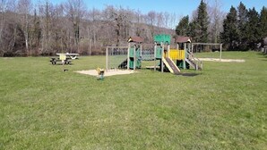 Children's play area - outdoor - Camping la Font Pissotte (Saint-Pardoux-la-Riviere)