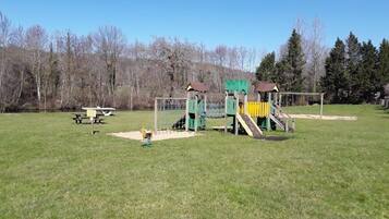 Tempat bermain anak - outdoor