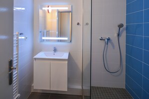 Bathroom - VVF Résidence Saint-Cyr-sur-Mer (Saint-Cyr-sur-Mer)