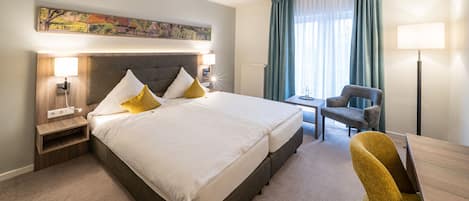 Chambre Confort double | Bureau, systĂšme dâinsonorisation, accĂšs au Wi-Fi (inclus)