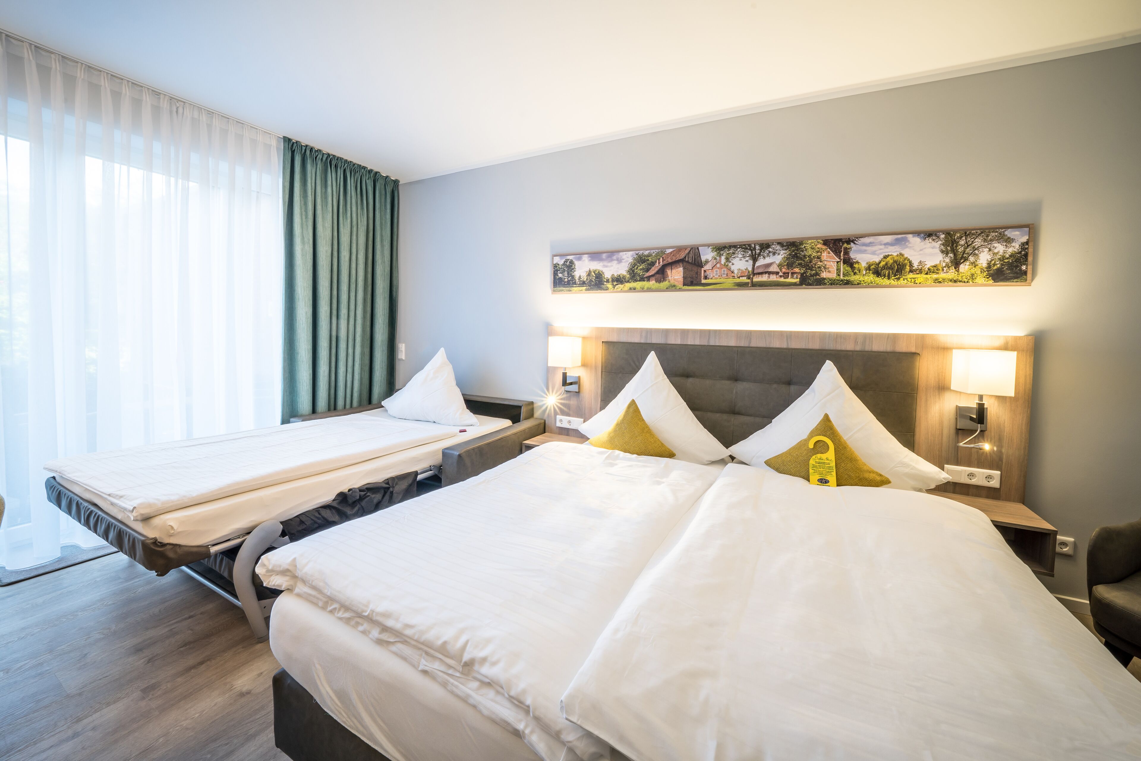 comfort triple room | desk, soundproofing, free wifi, bed sheets