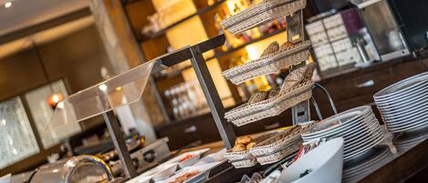 Free daily buffet breakfast