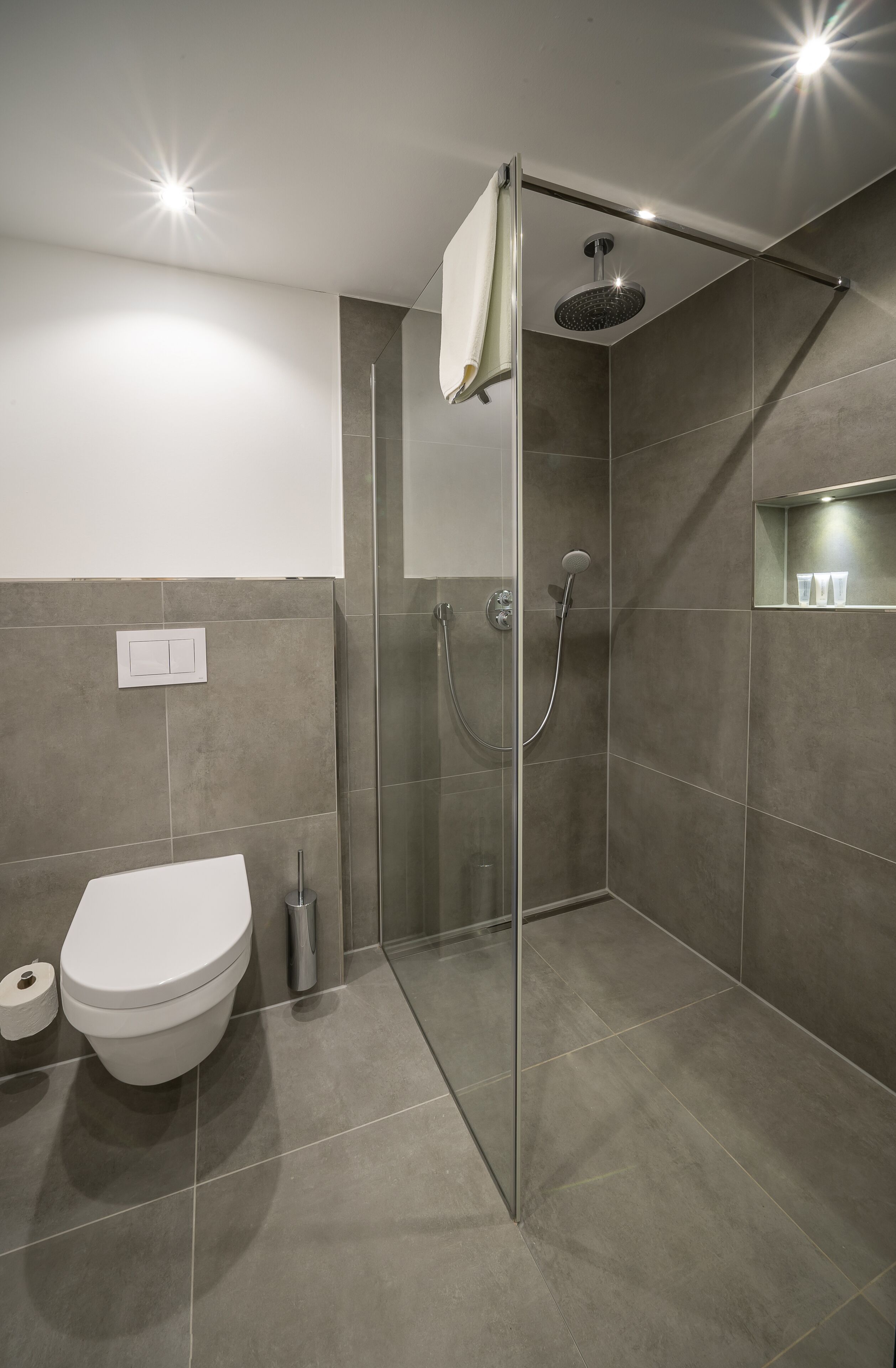 comfort triple room | bathroom | hair dryer, towels, soap, shampoo