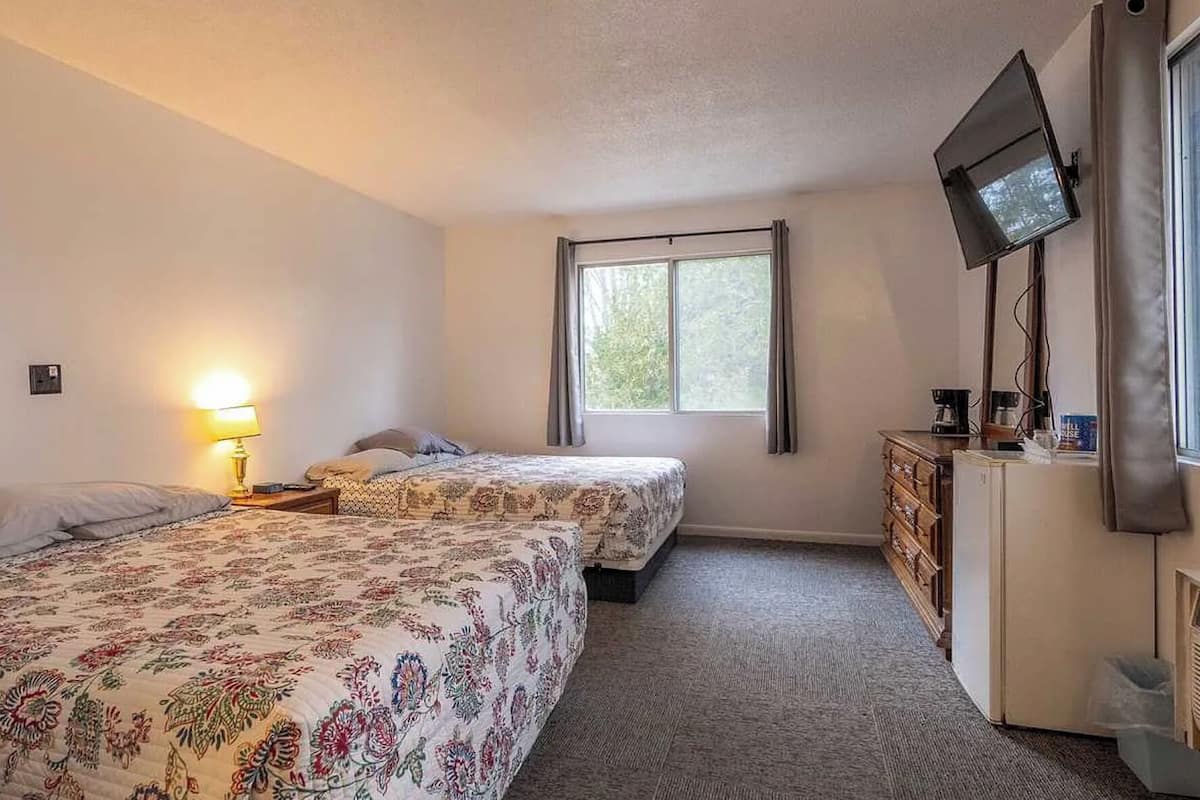 1 bedroom, individually decorated, desk, free WiFi