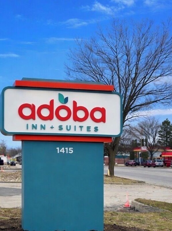 Building design - adoba® inn & suites (Charlevoix)