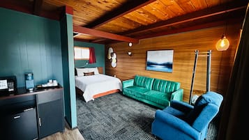 Individually decorated, desk, free WiFi, bed sheets