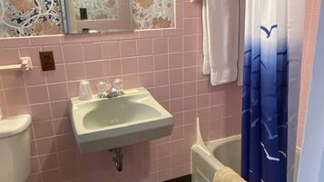 Comfort Room, 2 Queen Beds | Bathroom | Combined shower/tub, towels