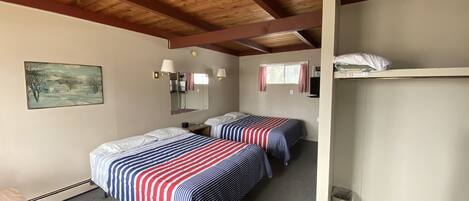 Signature Room | Individually decorated, desk, free WiFi, bed sheets