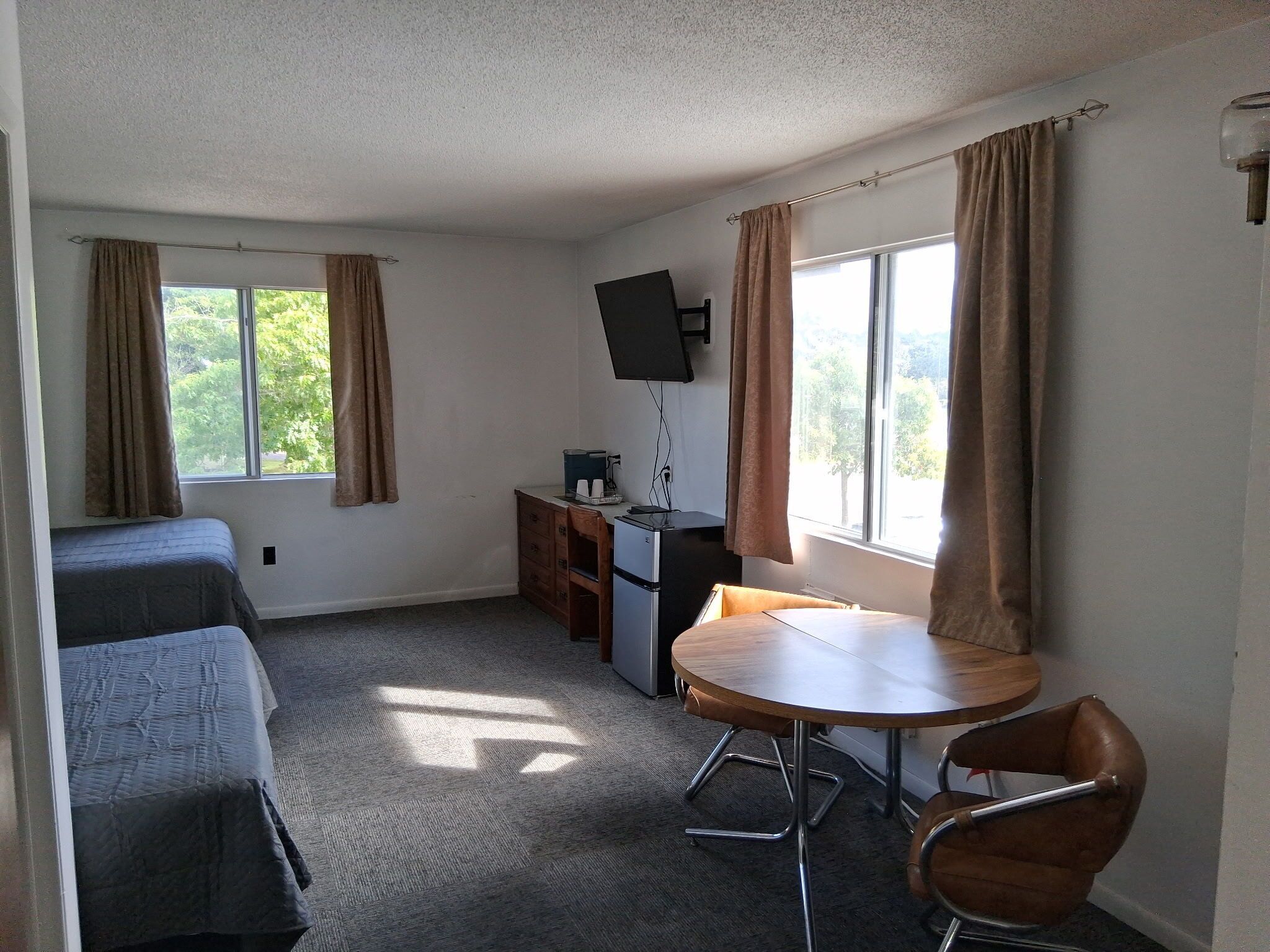 Quarto com design assinado | Individualmente decorados, escrivaninha, Wi-Fi de cortesia