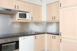 Apartment, 3 Bedrooms (7 Pers) | Private kitchen
