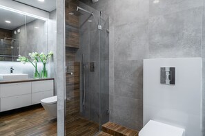 Apartment, 1 Bedroom, Balcony | Bathroom shower