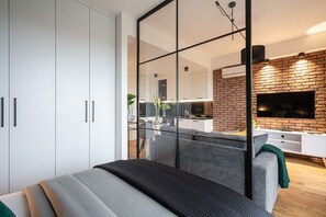 Suite monolocale Deluxe, 1 letto matrimoniale con divano letto | Con stile personalizzato, con arredamento individuale