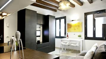 Camera doppia, angolo cottura | Soggiorno | TV a schermo piatto