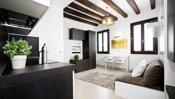 Camera doppia, angolo cottura | Soggiorno | TV a schermo piatto