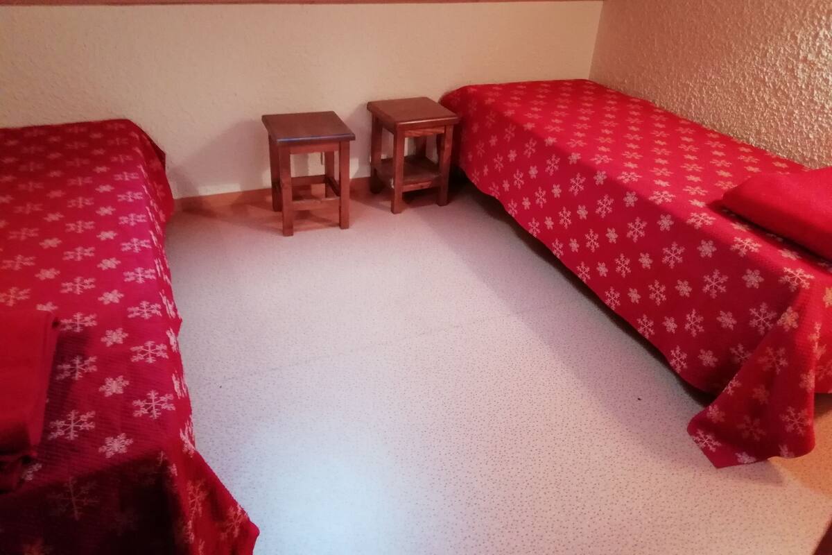 Verdunkelungsvorhänge, kostenloses WLAN, individuell eingerichtet