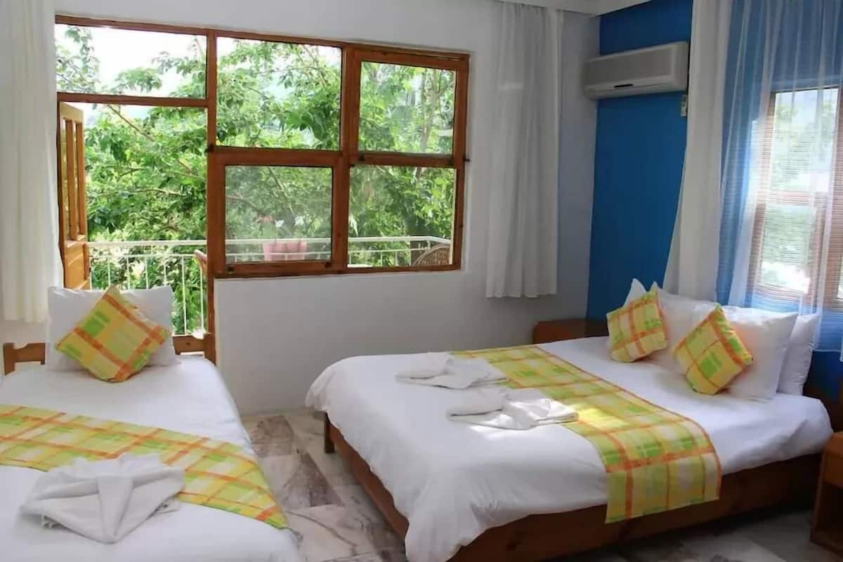 Quarto clássico, 1 quarto, vista para o jardim | 1 quarto, roupas de cama premium, espaço de trabalho para notebook