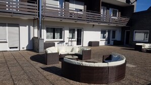 Apartment (Ferienwohnung 6) | Terrace/patio - Landhaus Schlossberg (Medebach)