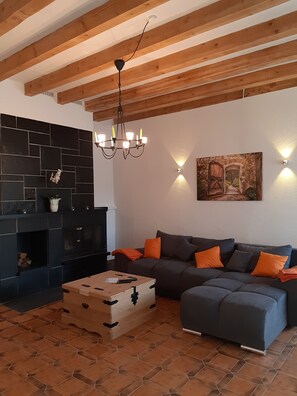 Apartment (Ferienwohnung 5) | Wohnbereich | Flachbildfernseher