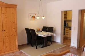 Studio (Ferienwohnung 2) | In-room dining