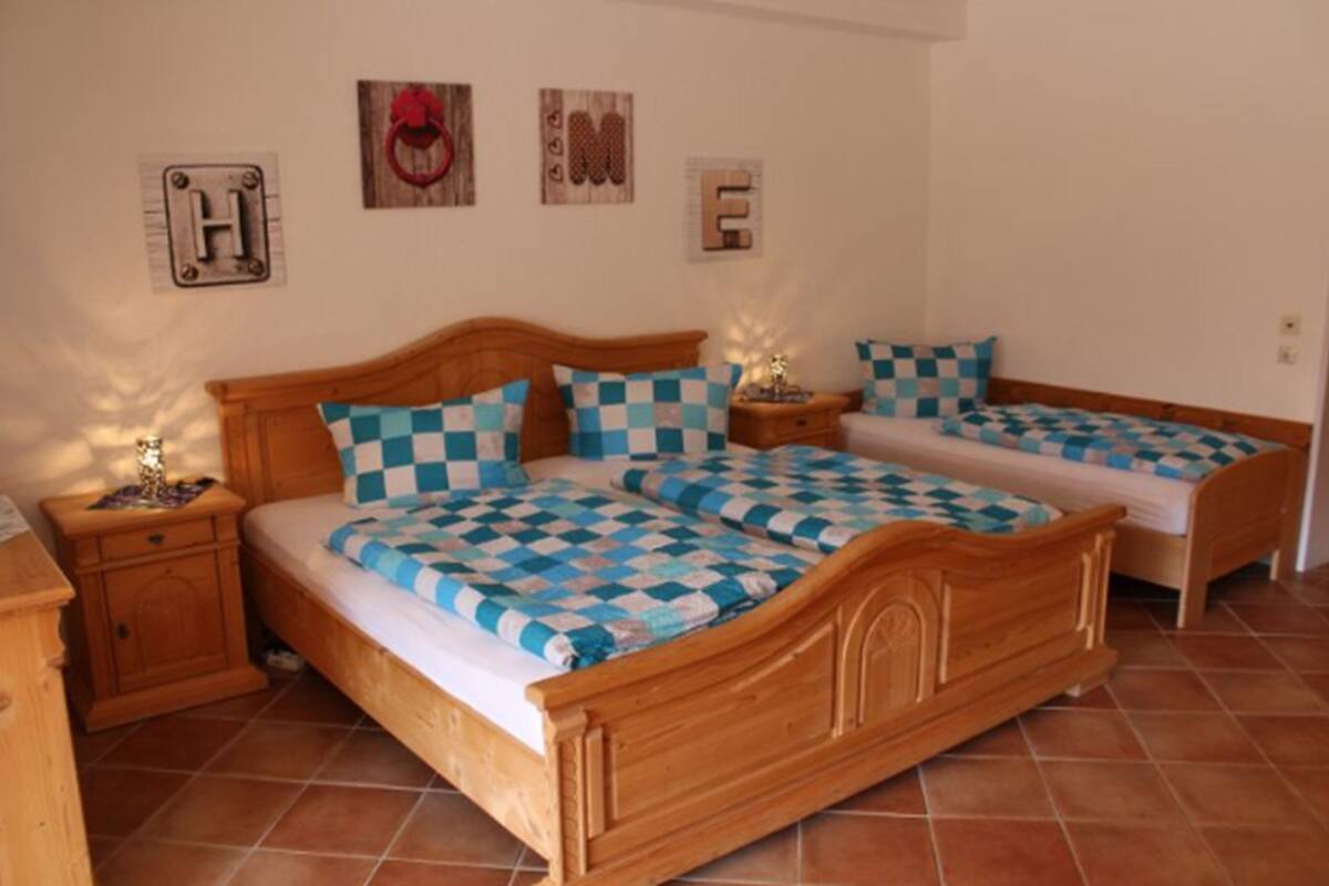 Estudio (Ferienwohnung 3) | Ropa de cama hipoalergénica, escritorio y cortinas blackout 