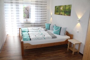 Apartment (Ferienwohnung 8) | Allergikerbettwaren, Schreibtisch, Verdunkelungsvorhänge