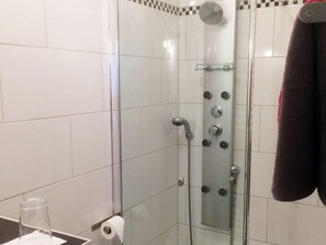 Apartment, Ground Floor | Bathroom - Casa Verde - Gästehaus am Edersee (Voehl)