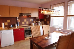 Appartement, 1 chambre | Cuisine privée | Réfrigérateur, un four, surface de cuisson, cafetière-théière