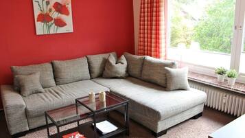 TV layar datar dan pemutar DVD