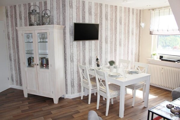 Flachbildfernseher, DVD-Player