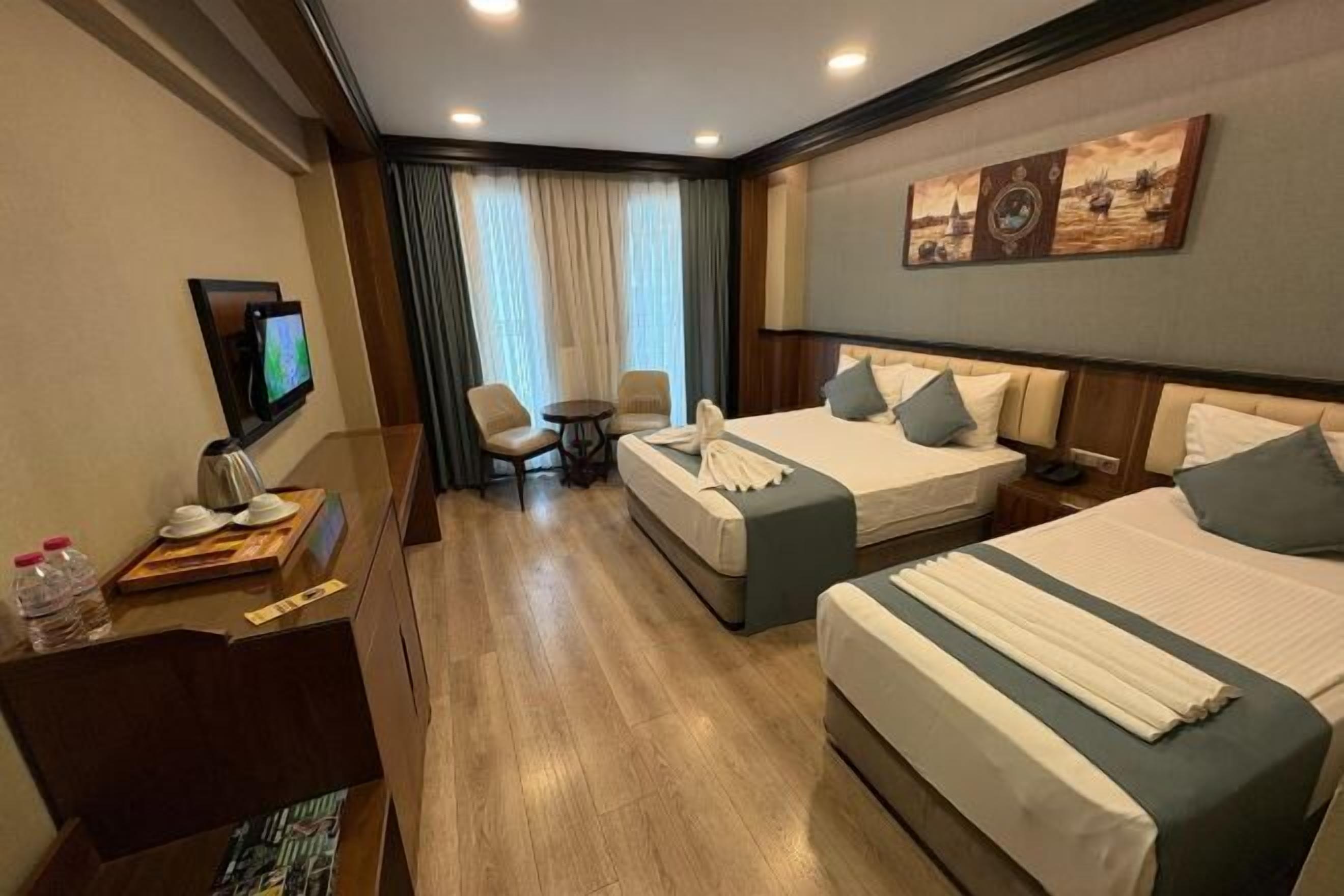 Peralatan tempat tidur premium, bar mini, peti besi dalam bilik 