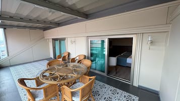 Connected Family Room | Terrace/patio