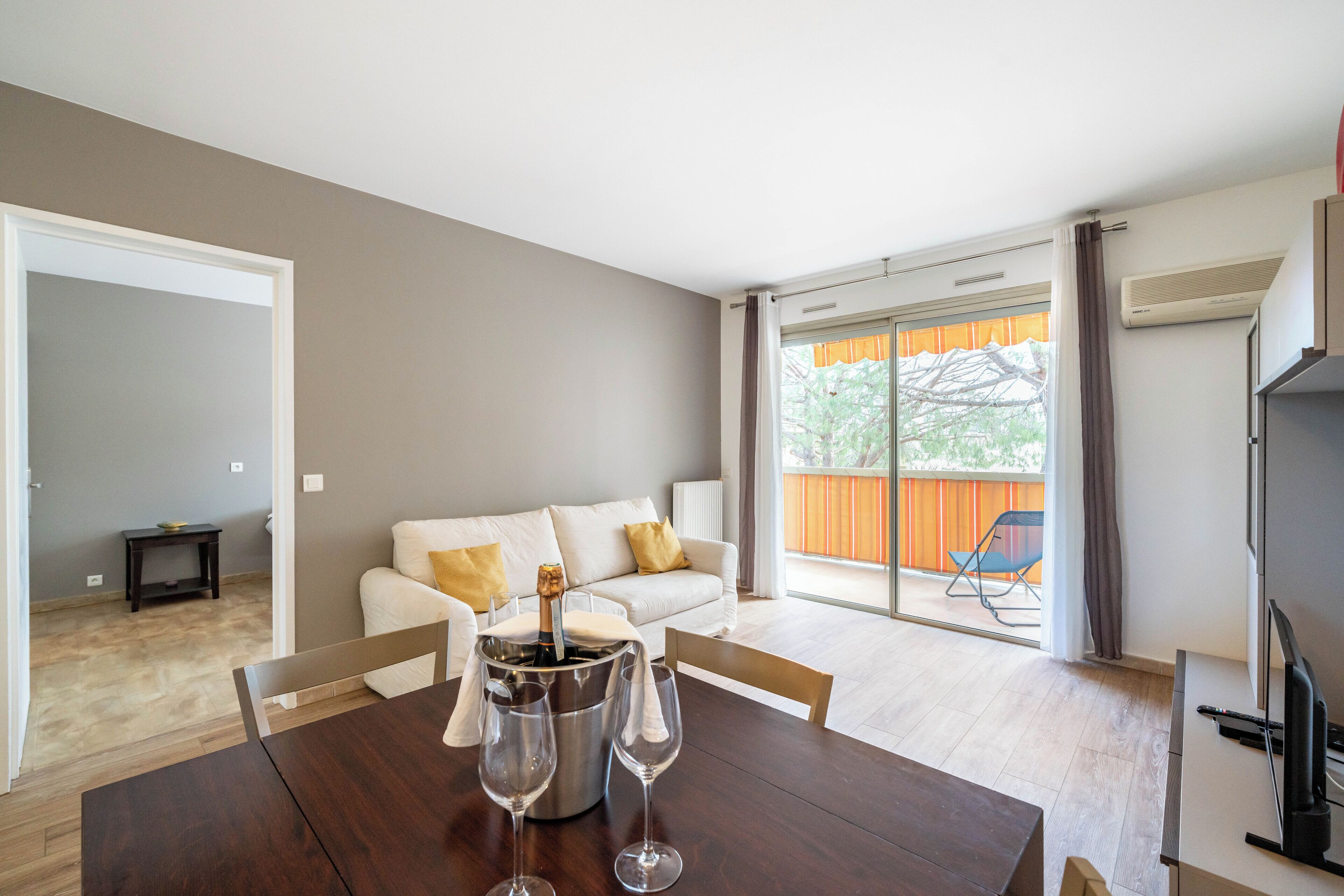 Apartamento Deluxe, 1 habitación, terraza (6 Pers) | 2 dormitorios, ropa de cama de alta calidad, caja fuerte