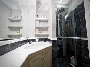 Apartment, 3 Schlafzimmer | Badezimmer
