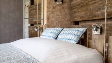 Superior Room, Terrace, Partial Sea View (Entre Terre et Mer) | In-room safe, laptop workspace, soundproofing