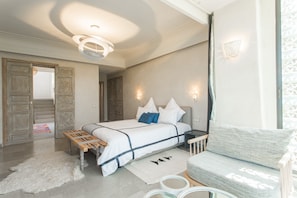 Yenmoz | In-room safe, individually decorated, individually furnished