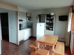 Fridge, microwave, stovetop, dishwasher - VVF Résidence Les Angles Pyrénées (Les Angles)