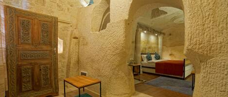 Executive Suite | 1 bedroom, minibar, in-room safe, desk