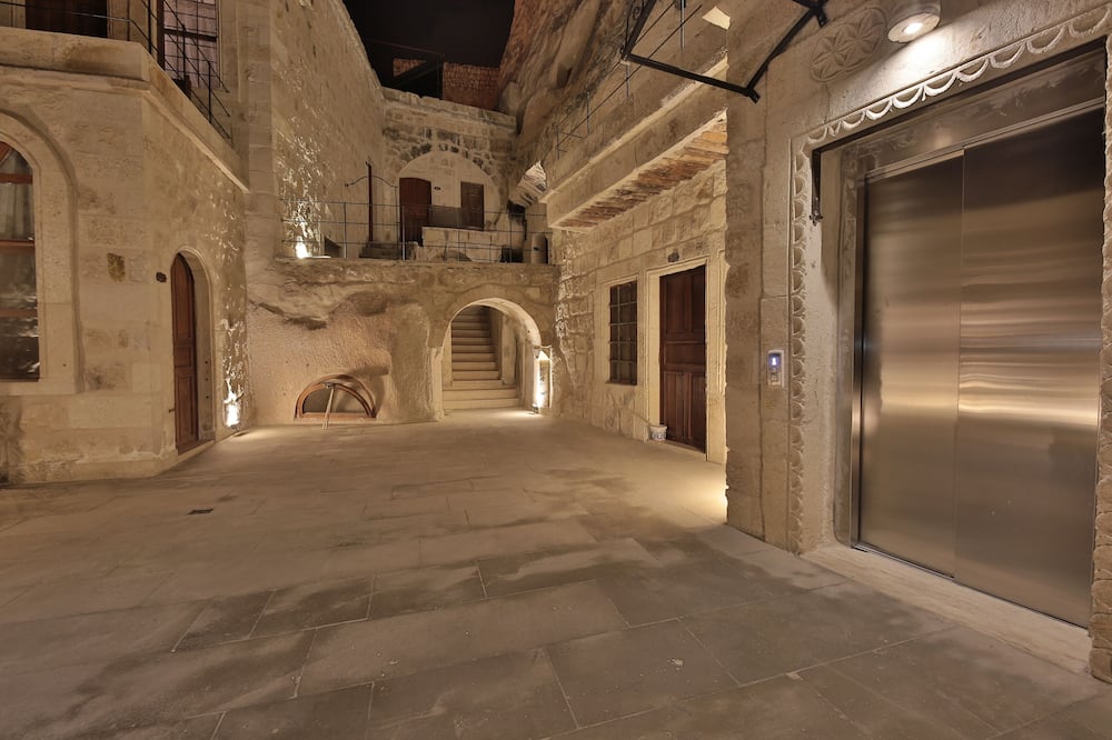 Taru Cave Suites