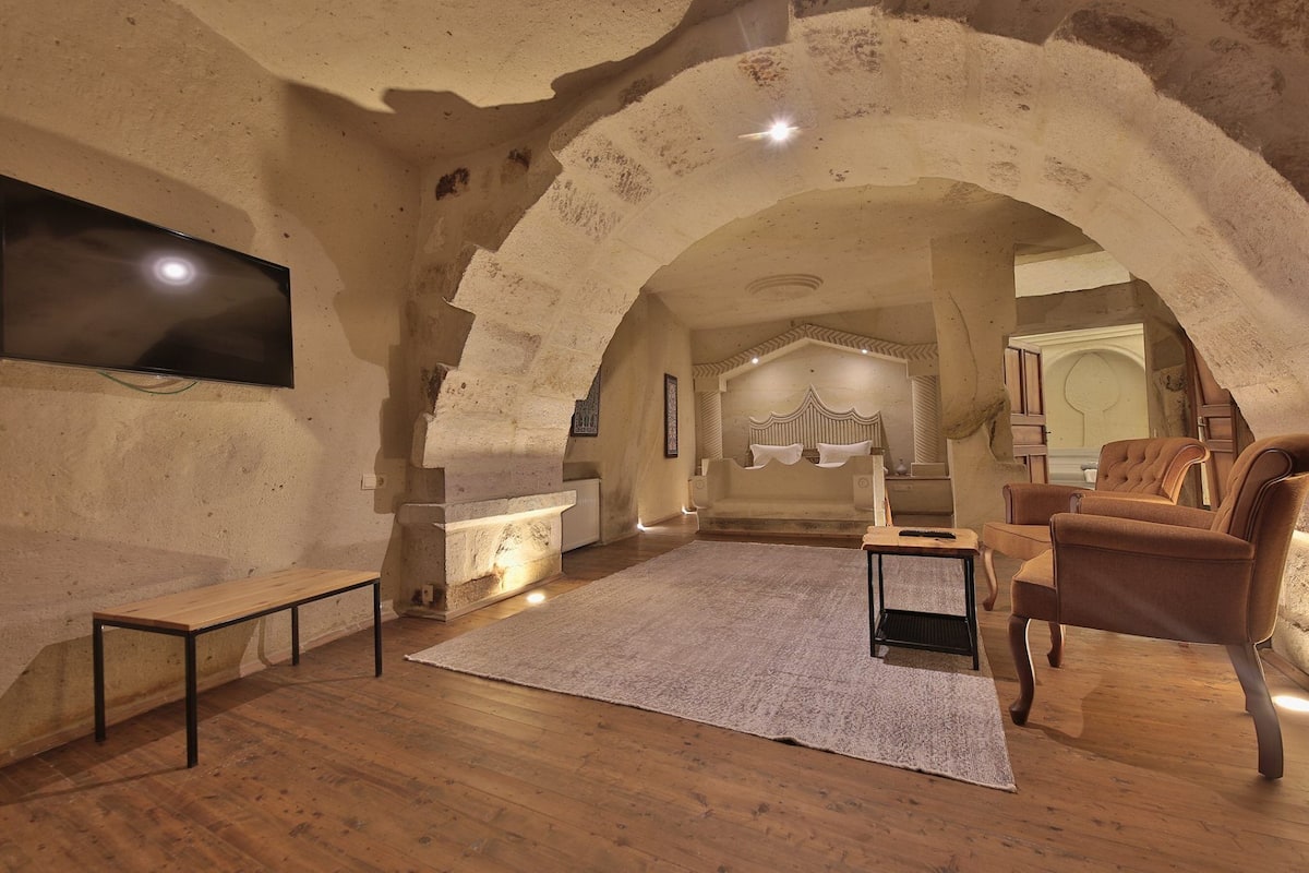 Suite (Prime) | 1 camera, minibar, cassaforte in camera, una scrivania