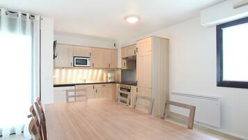 Dúplex, balcón (9 persons) | Área de sala de estar | Televisión de pantalla plana